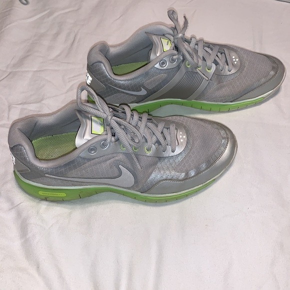 Grey Nike running Shoes - Picture 3 of 6